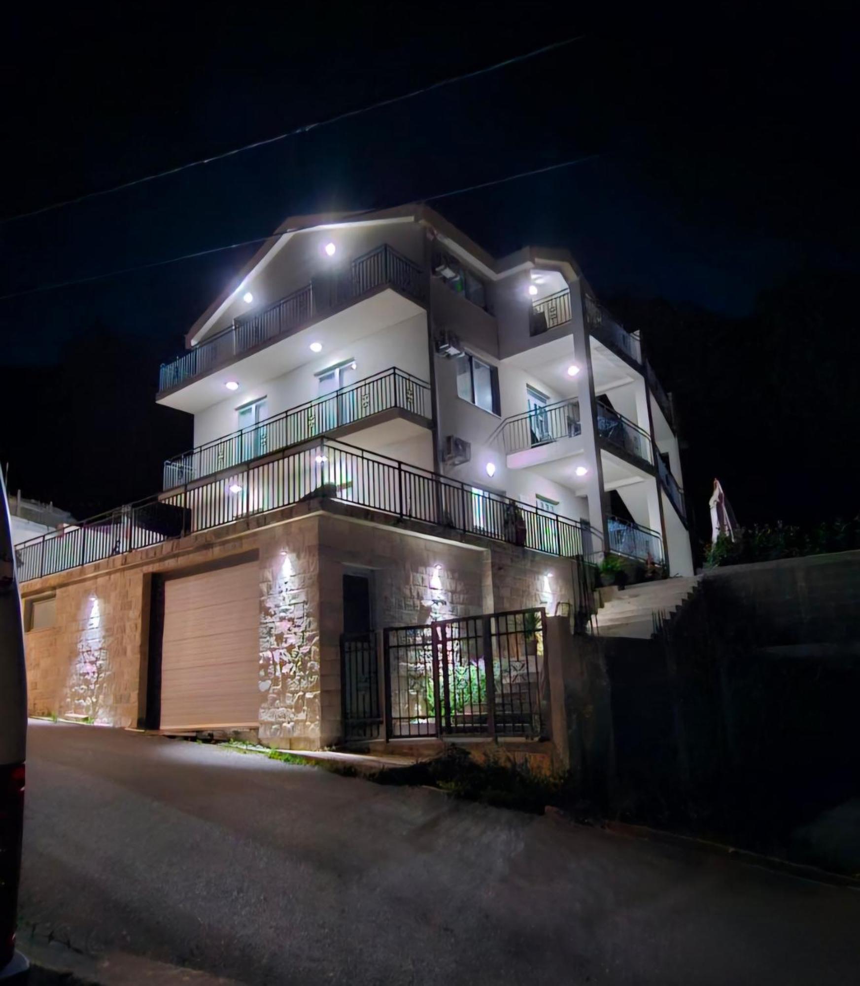 Apartments Sisevic بودفا المظهر الخارجي الصورة